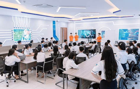 Các chương trình và chuyên ngành đào tạo AI, Thiết kế vi mạch bán dẫn được đưa vào đào tạo tại các bậc cao đẳng, đại học cho khoảng 3.500 sinh viên FPT. 100% học sinh từ lớp 1 đến lớp 12 được tiếp cận AI.